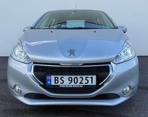 Peugeot 208 2 of 17