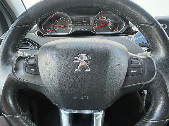 Peugeot 208 14 of 17