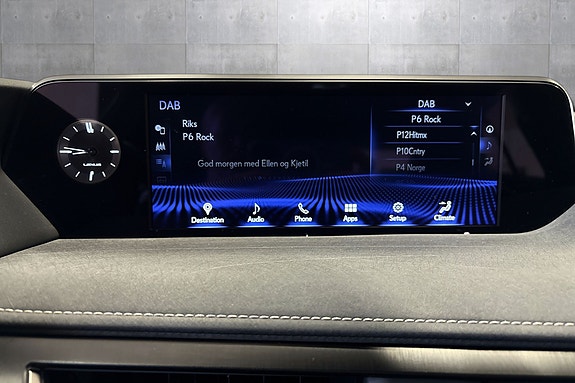 Lexus UX300e 22 of 28
