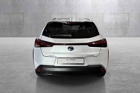 Lexus UX300e 4 of 28