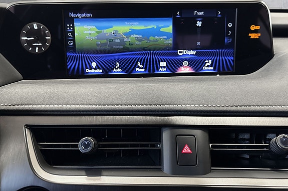 Lexus UX300e 14 of 28
