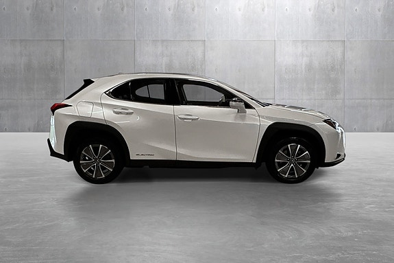 Lexus UX300e 6 of 28