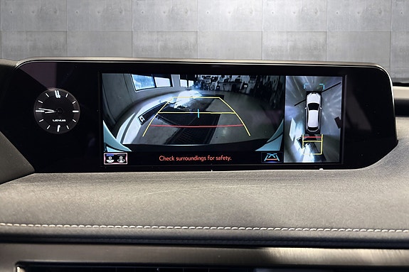 Lexus UX300e 21 of 28