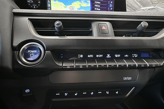 Lexus UX300e 24 of 28