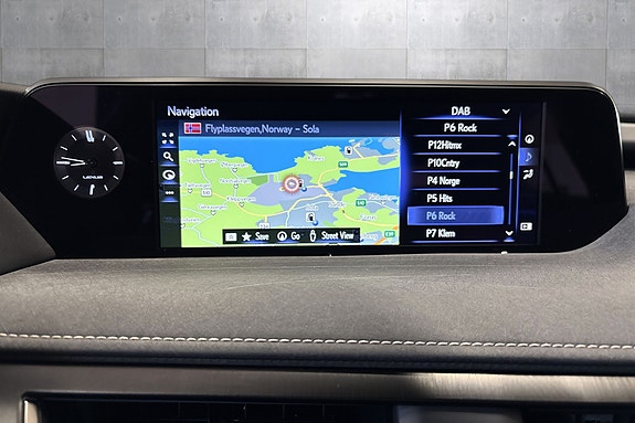 Lexus UX300e 23 of 28