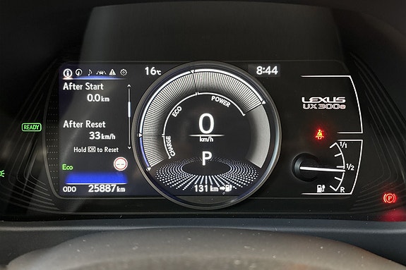 Lexus UX300e 13 of 28