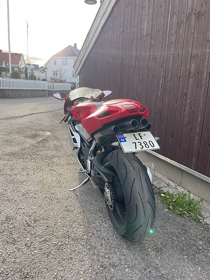 MV Agusta F4 750 6 of 16
