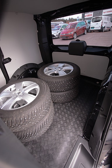 Volkswagen Caddy 29 of 30