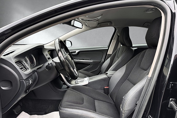 Volvo S60 11 of 30