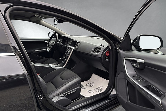 Volvo S60 13 of 30