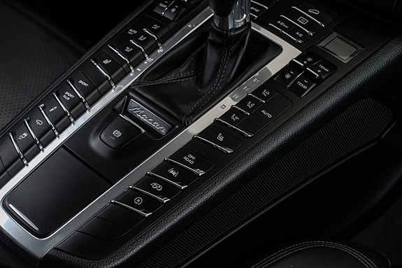 Porsche Macan 29 of 30