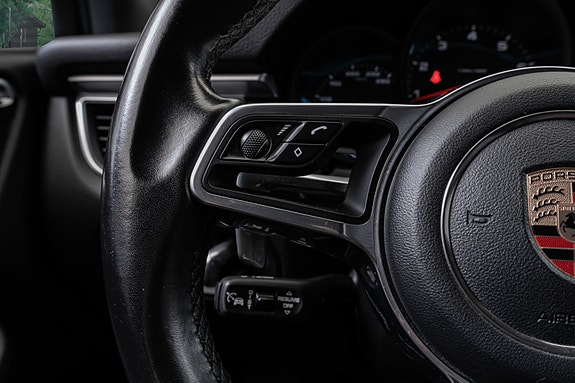 Porsche Macan 19 of 30