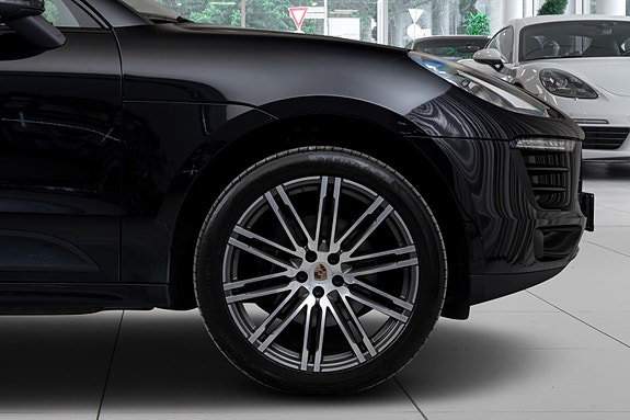 Porsche Macan 14 of 30