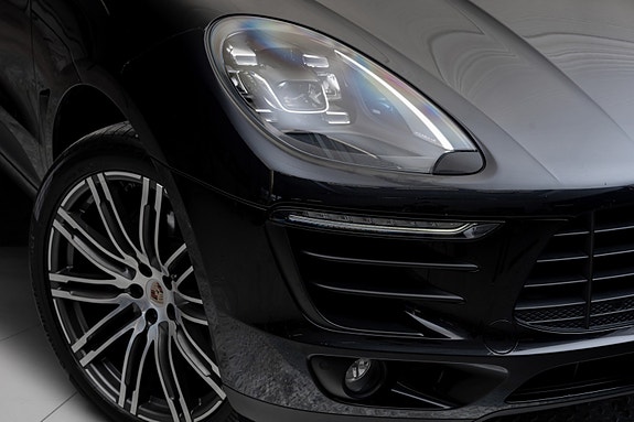 Porsche Macan 11 of 30