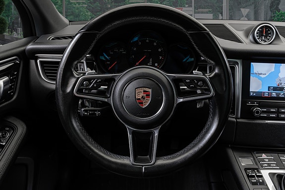Porsche Macan 18 of 30