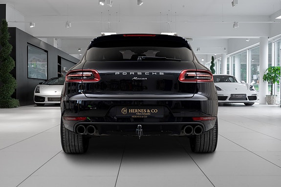 Porsche Macan 6 of 30
