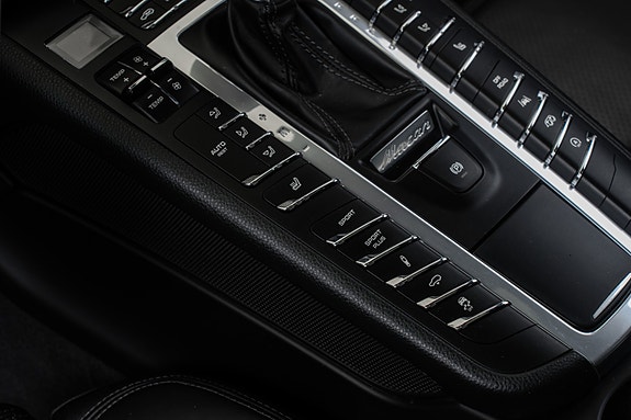 Porsche Macan 28 of 30