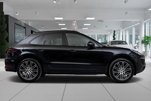 Porsche Macan 13 of 30