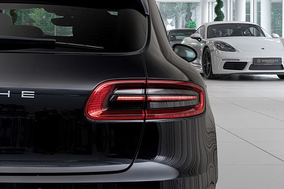 Porsche Macan 8 of 30