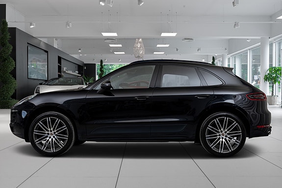 Porsche Macan 15 of 30