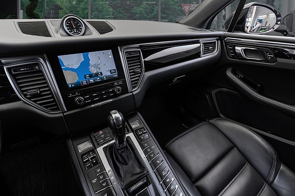 Porsche Macan 26 of 30