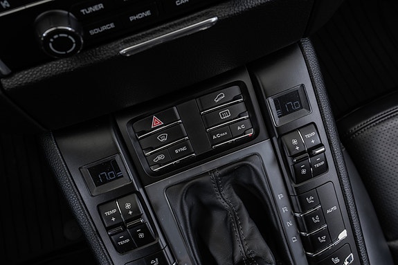 Porsche Macan 30 of 30