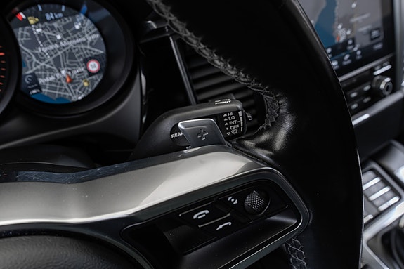 Porsche Macan 22 of 30