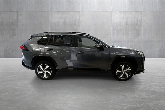 Toyota RAV4 6 of 28