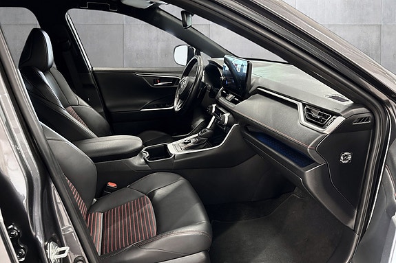 Toyota RAV4 15 of 28
