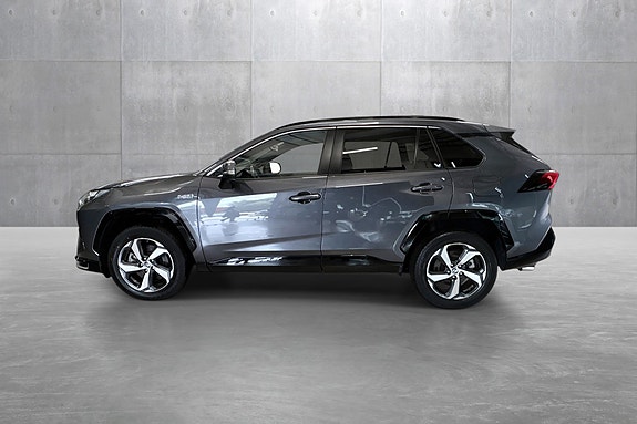 Toyota RAV4 2 of 28