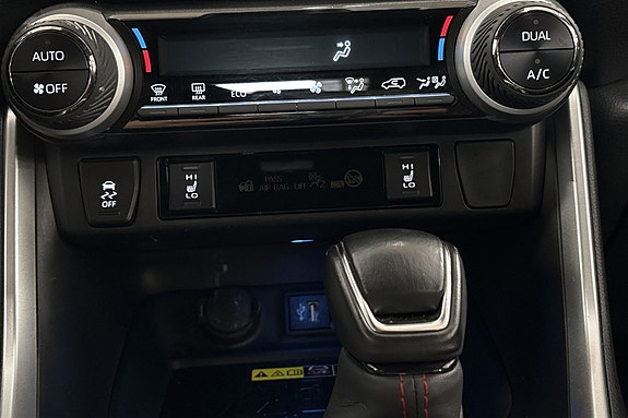 Toyota RAV4 23 of 28