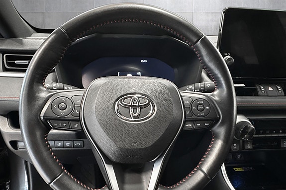Toyota RAV4 12 of 28