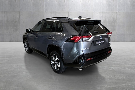 Toyota RAV4 3 of 28