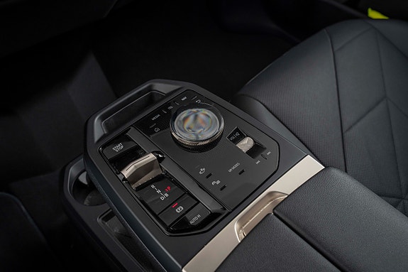 BMW iX 13 of 30
