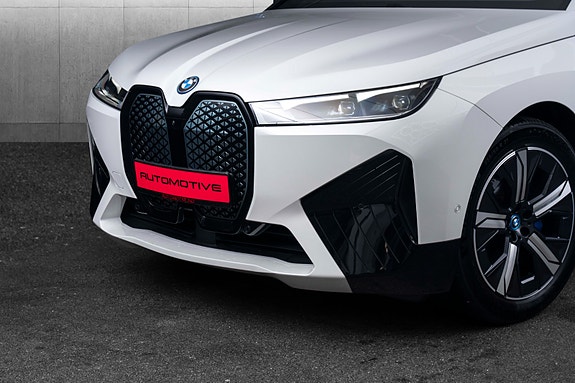 BMW iX 2 of 30