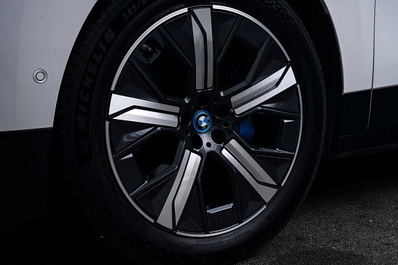 BMW iX 3 of 30