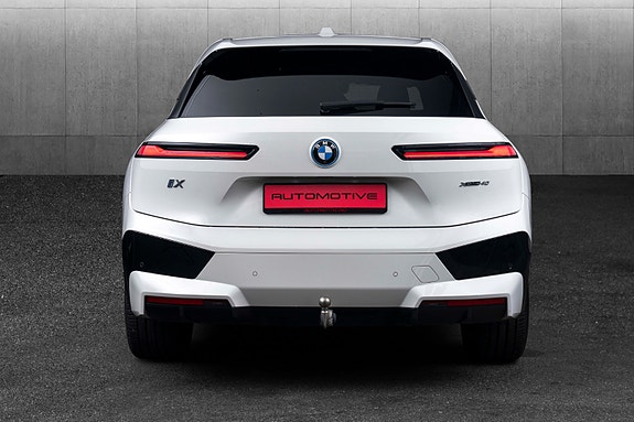 BMW iX 8 of 30