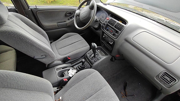 Suzuki Grand Vitara 4 of 7