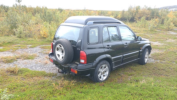 Suzuki Grand Vitara 2 of 7
