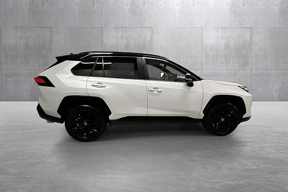 Toyota RAV4 6 of 29