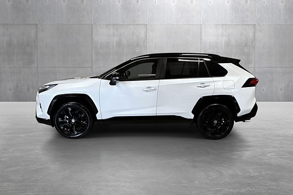 Toyota RAV4 2 of 29