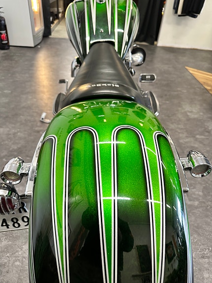 Harley-Davidson FLSTC Heritage Softail Classic 9 of 13