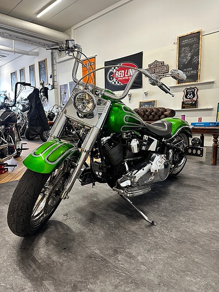 Harley-Davidson FLSTC Heritage Softail Classic 4 of 13