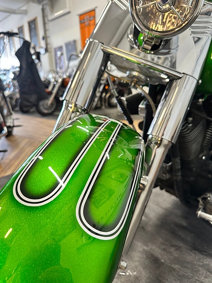 Harley-Davidson FLSTC Heritage Softail Classic 8 of 13