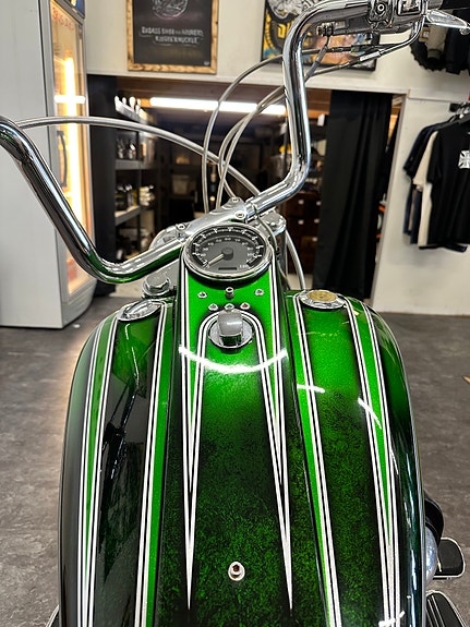 Harley-Davidson FLSTC Heritage Softail Classic 10 of 13