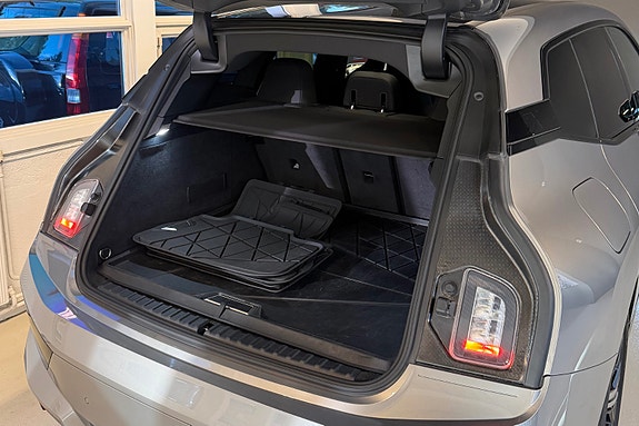 BMW iX 12 of 15