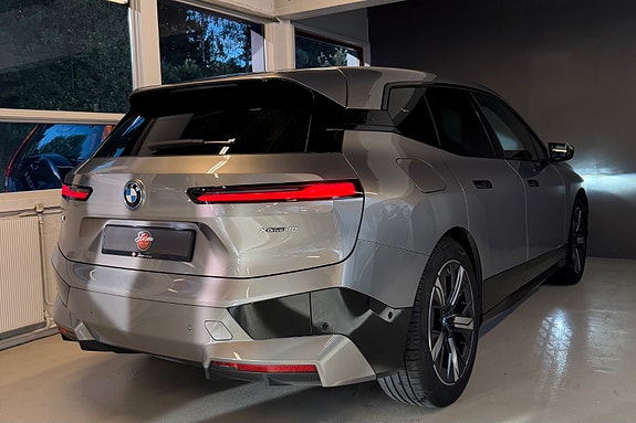 BMW iX 13 of 15