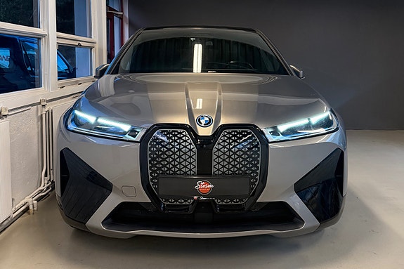 BMW iX 2 of 15
