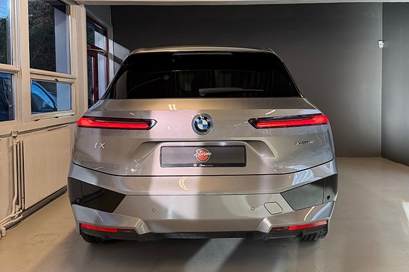 BMW iX 14 of 15