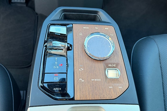 BMW iX 8 of 15